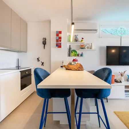 Apartment Rooftop Retreat